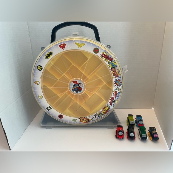 Thomas & Friends Collector's Playwheel Case Minis Dc Superheroes with figures - Picture 1 of 5
